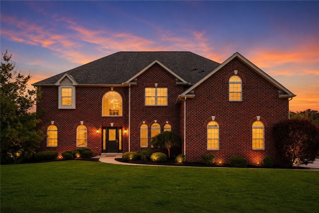 306 Hedgerow Dr, Peters Twp, PA 15367