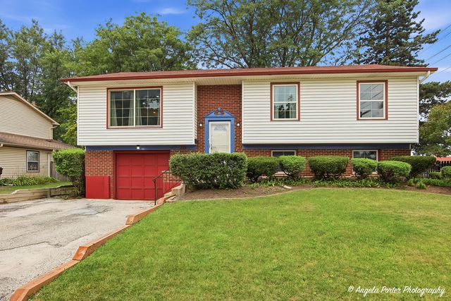 15 Old Mill Grove Road, Lake Zurich, IL 60047