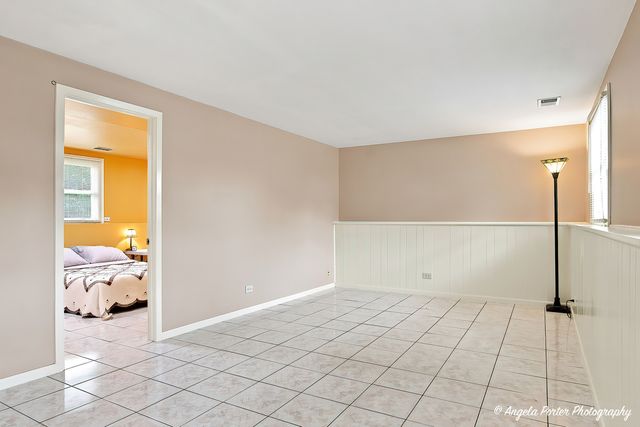 15 Old Mill Grove Road, Lake Zurich, IL 60047