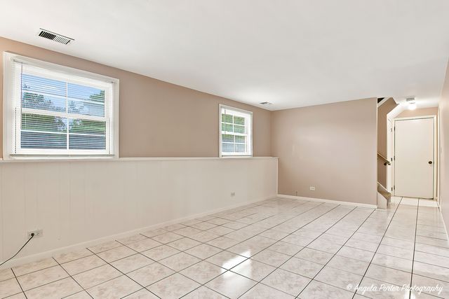 15 Old Mill Grove Road, Lake Zurich, IL 60047