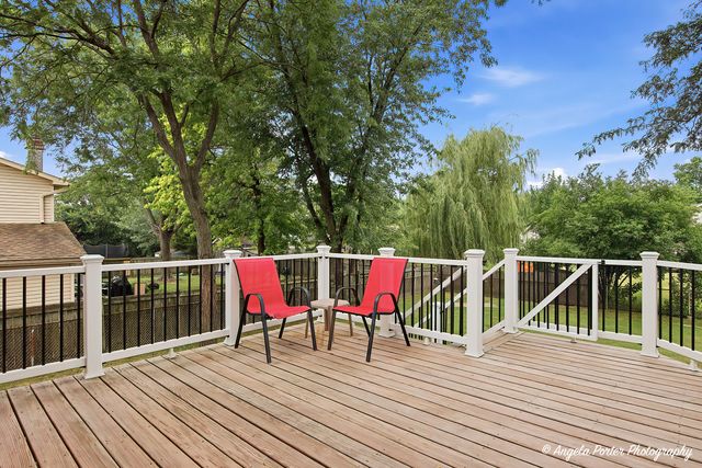 15 Old Mill Grove Road, Lake Zurich, IL 60047