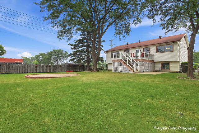 15 Old Mill Grove Road, Lake Zurich, IL 60047