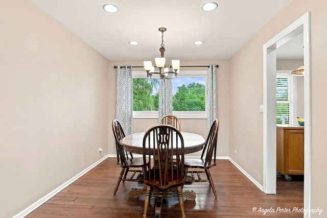 15 Old Mill Grove Road, Lake Zurich, IL 60047