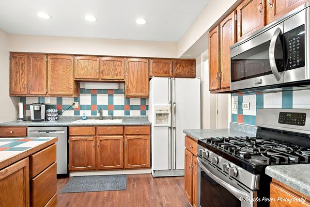 15 Old Mill Grove Road, Lake Zurich, IL 60047