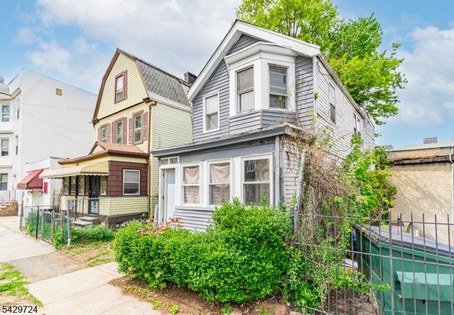 11 Sunset Ave, Newark City, NJ 07106