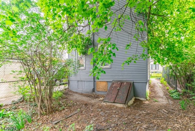 11 Sunset Ave, Newark City, NJ 07106