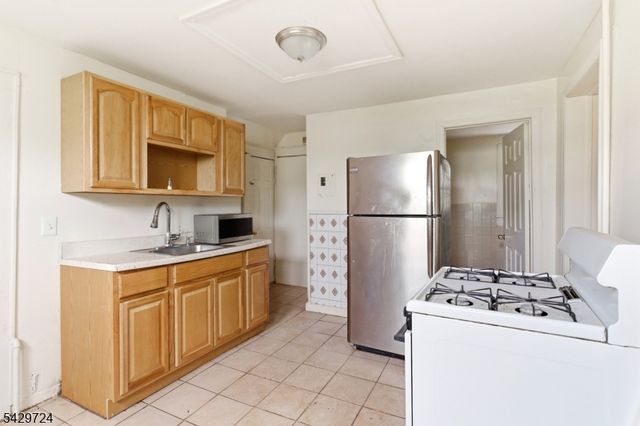 11 Sunset Ave, Newark City, NJ 07106