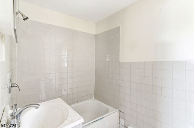 11 Sunset Ave, Newark City, NJ 07106