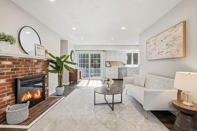 61 Hillando Dr, Shrewsbury, MA 01545