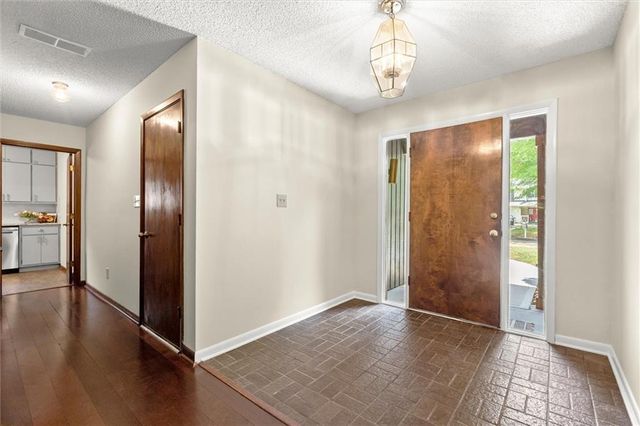20 Sweetwood Court, Roswell, GA 30076