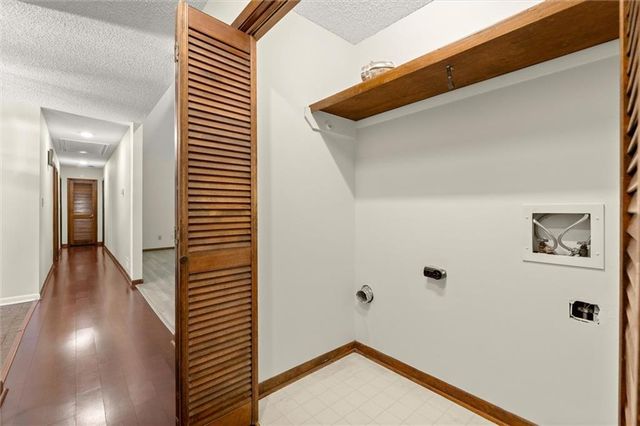 20 Sweetwood Court, Roswell, GA 30076