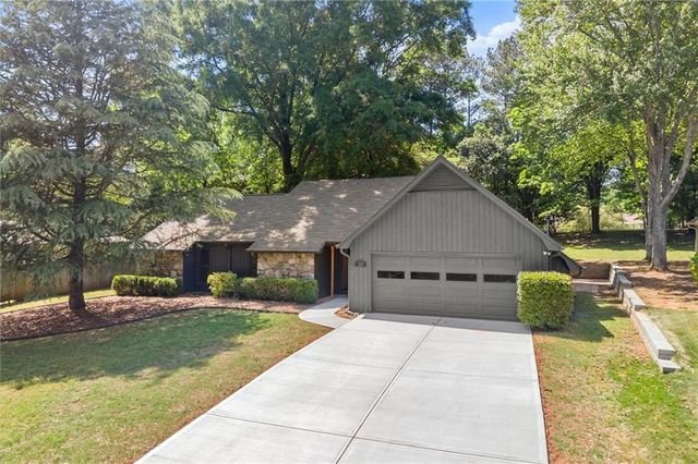 20 Sweetwood Court, Roswell, GA 30076