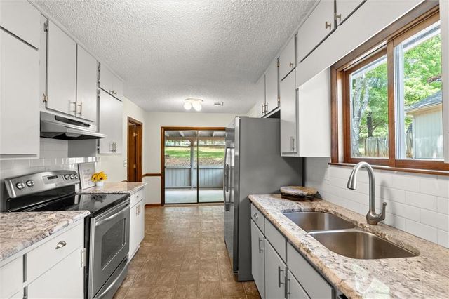 20 Sweetwood Court, Roswell, GA 30076