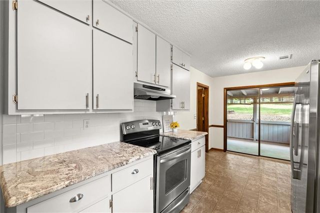 20 Sweetwood Court, Roswell, GA 30076