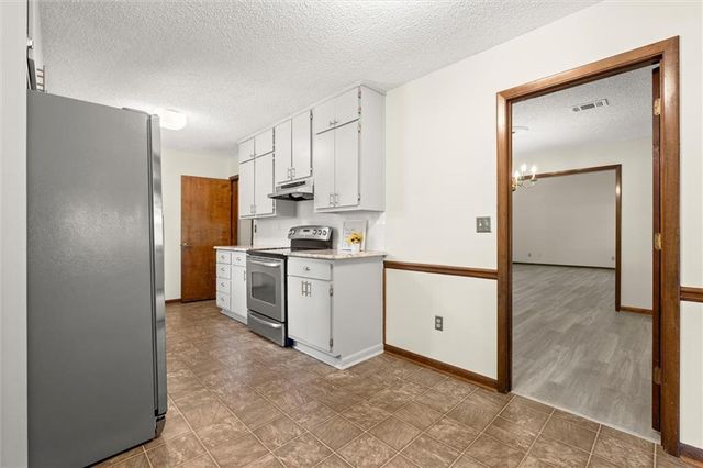 20 Sweetwood Court, Roswell, GA 30076