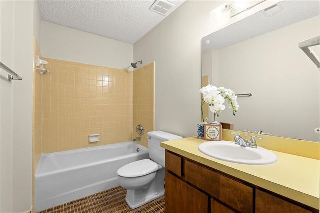 20 Sweetwood Court, Roswell, GA 30076