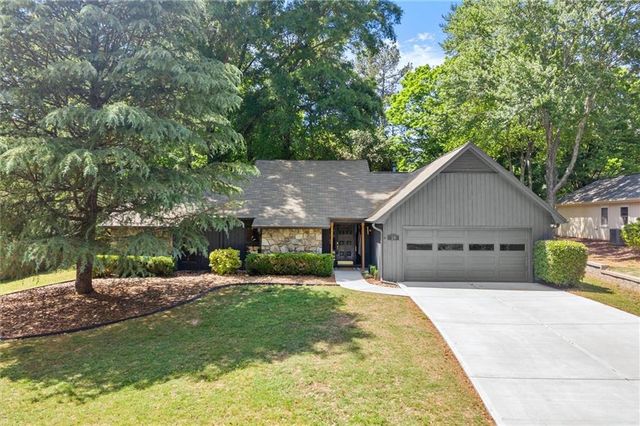20 Sweetwood Court, Roswell, GA 30076