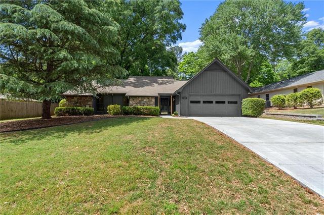 20 Sweetwood Court, Roswell, GA 30076