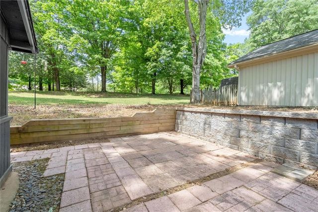 20 Sweetwood Court, Roswell, GA 30076
