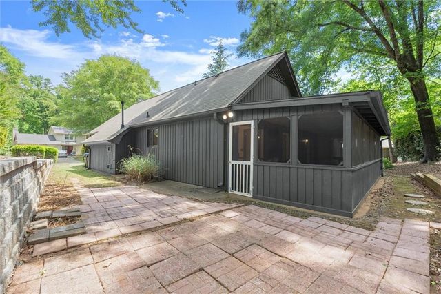 20 Sweetwood Court, Roswell, GA 30076