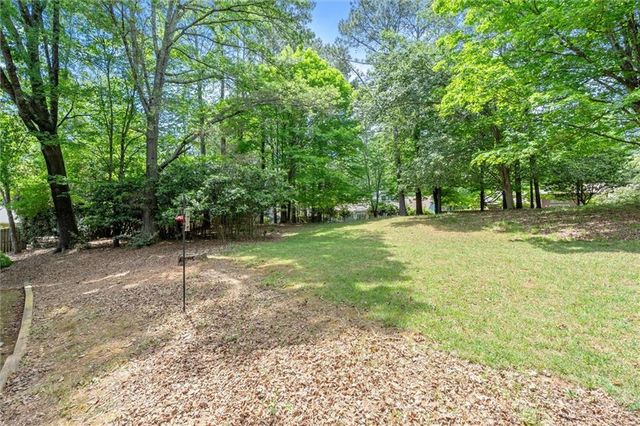 20 Sweetwood Court, Roswell, GA 30076