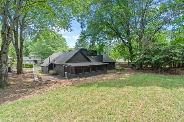20 Sweetwood Court, Roswell, GA 30076