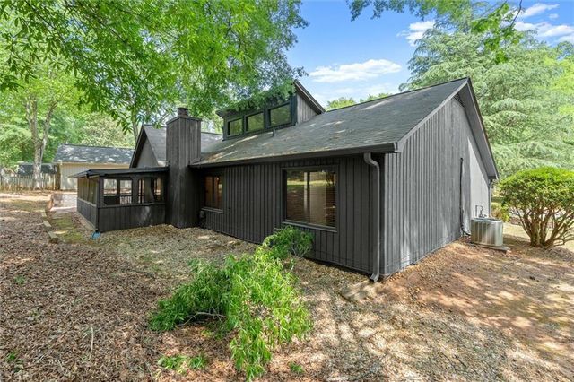20 Sweetwood Court, Roswell, GA 30076