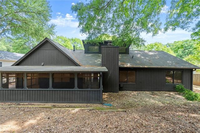 20 Sweetwood Court, Roswell, GA 30076
