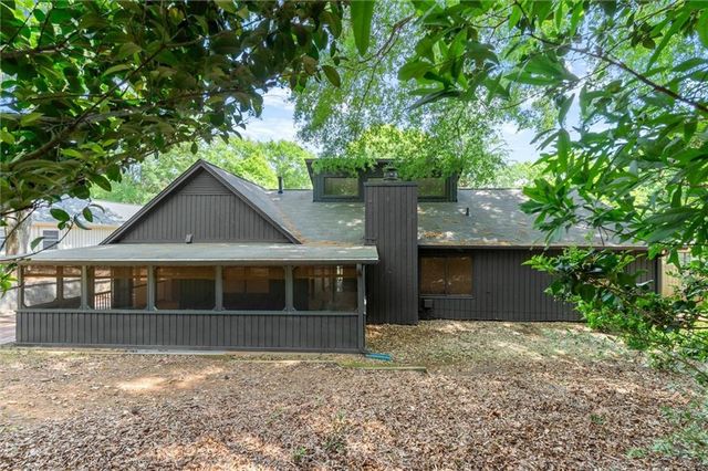 20 Sweetwood Court, Roswell, GA 30076