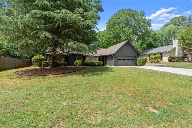 20 Sweetwood Court, Roswell, GA 30076