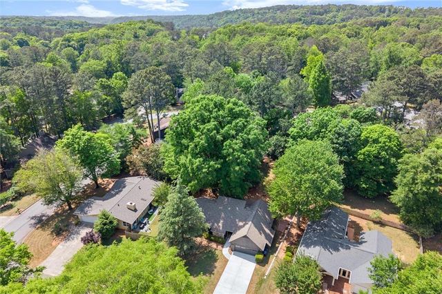 20 Sweetwood Court, Roswell, GA 30076