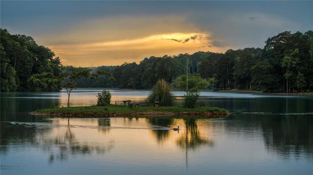 20 Sweetwood Court, Roswell, GA 30076