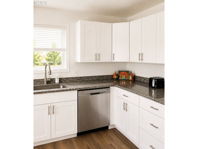375 17TH St, Springfield, OR 97477