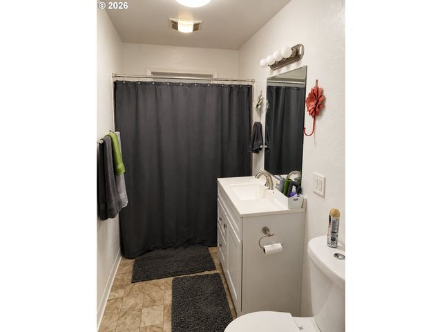 375 17TH St, Springfield, OR 97477