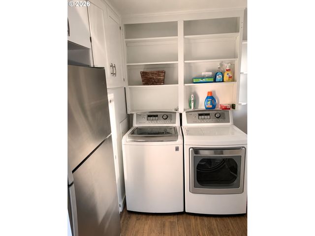 375 17TH St, Springfield, OR 97477