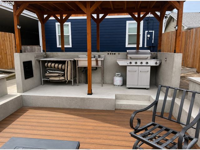 375 17TH St, Springfield, OR 97477