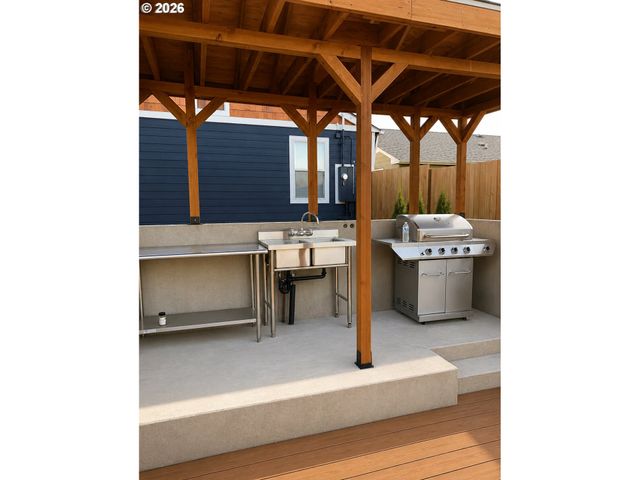 375 17TH St, Springfield, OR 97477