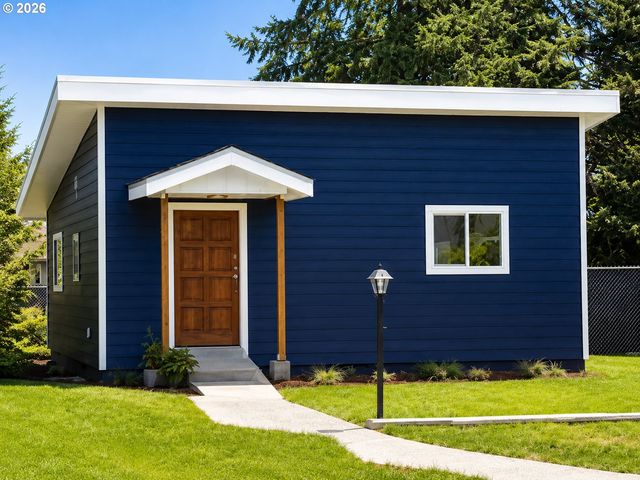 375 17TH St, Springfield, OR 97477