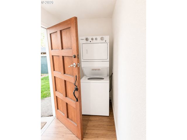 375 17TH St, Springfield, OR 97477