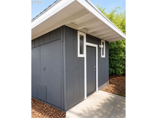 375 17TH St, Springfield, OR 97477