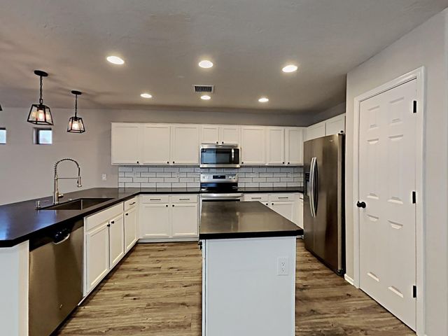 7218 S 37th Drive, Phoenix, AZ 85041