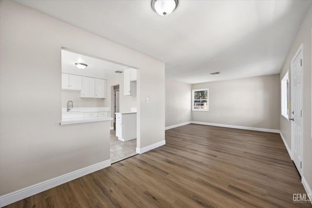 1813 N esther, Bakersfield, CA 93308