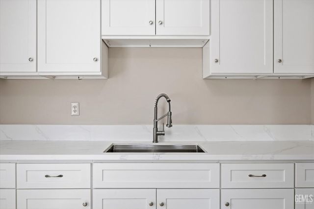 1813 N esther, Bakersfield, CA 93308