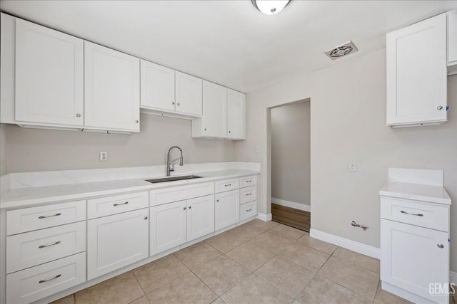 1813 N esther, Bakersfield, CA 93308