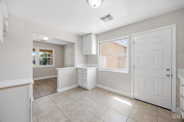 1813 N esther, Bakersfield, CA 93308