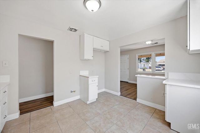 1813 N esther, Bakersfield, CA 93308