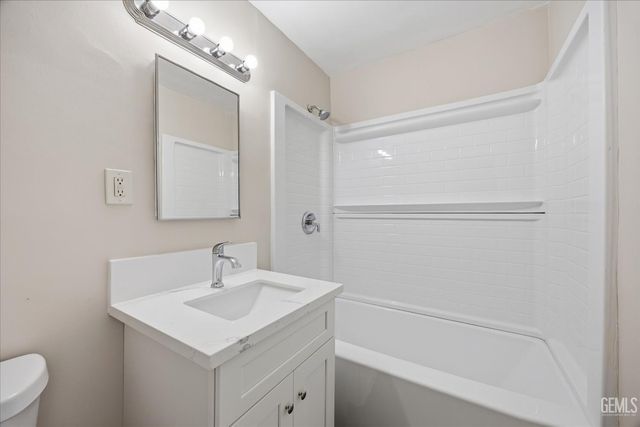 1813 N esther, Bakersfield, CA 93308
