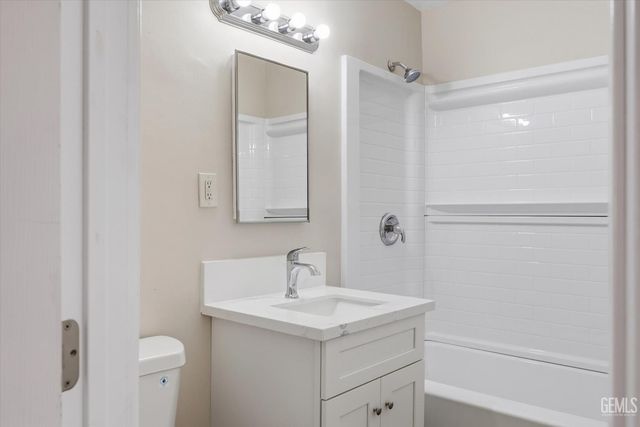 1813 N esther, Bakersfield, CA 93308