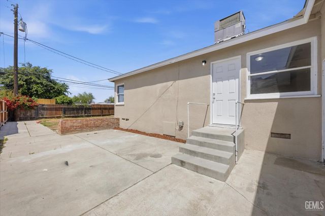 1813 N esther, Bakersfield, CA 93308