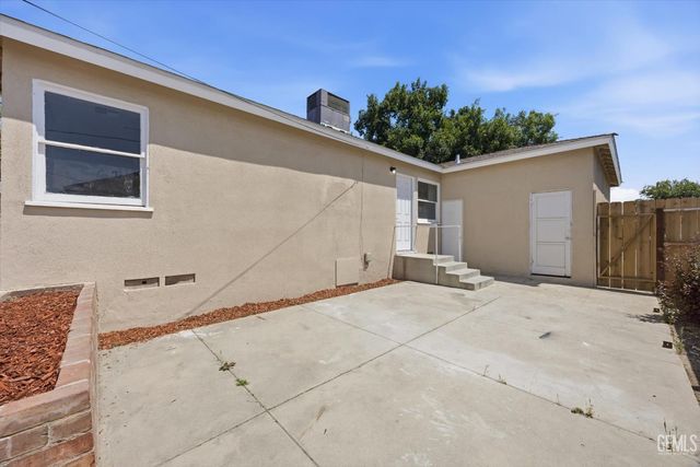 1813 N esther, Bakersfield, CA 93308